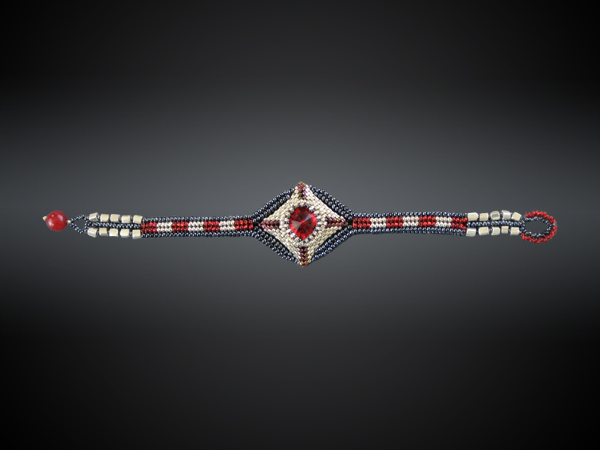 Beaded bracelet with Swarovski crystal